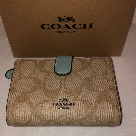 Coach Handbags - NWT Coach Wallet